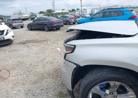 2016 Chevrolet Suburban Ltz z USA, uszkodzony, nr VIN 1GNSKJKC1GR365901